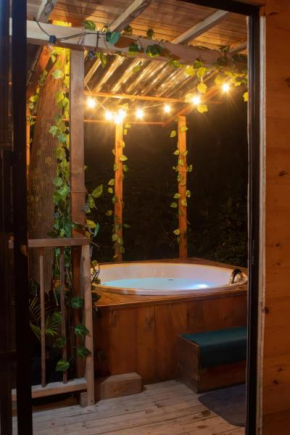 Cabaña con Jacuzzi privado/BBQ y Chimenea ecológica